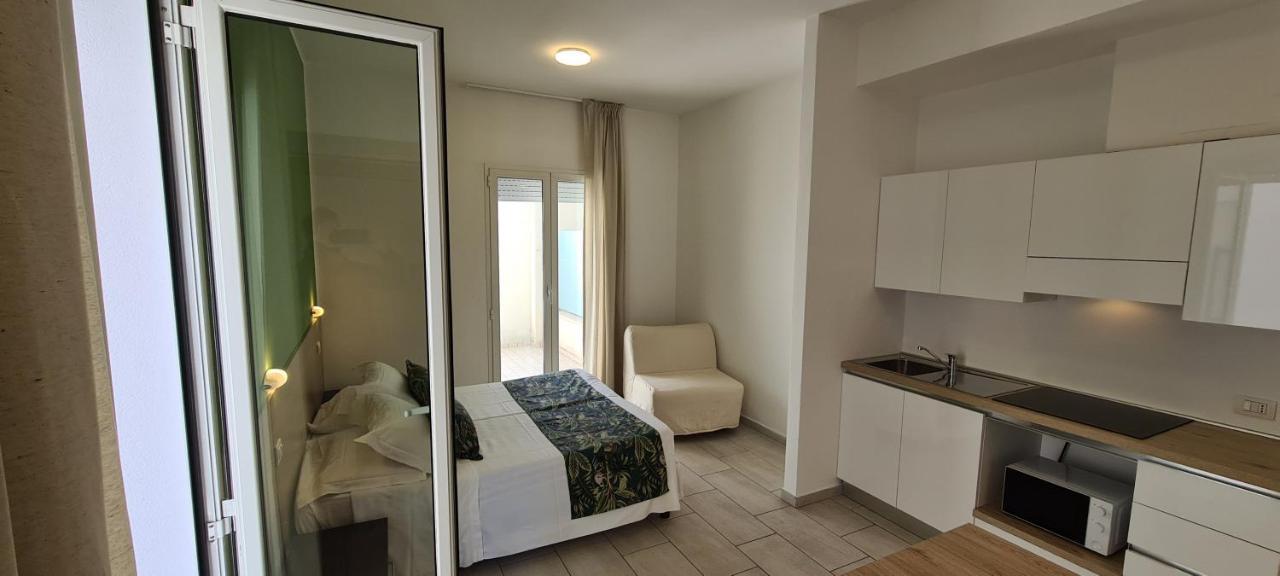 Rubino Apartments A 100Metri Dal Mare Riccione Bagian luar foto