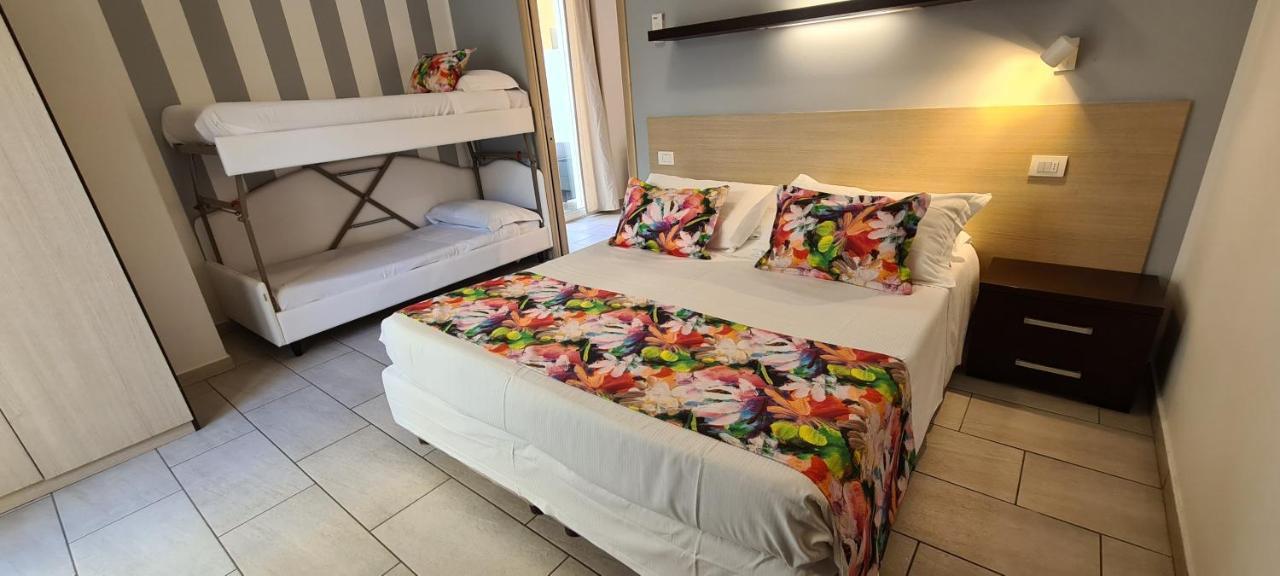 Rubino Apartments A 100Metri Dal Mare Riccione Bagian luar foto