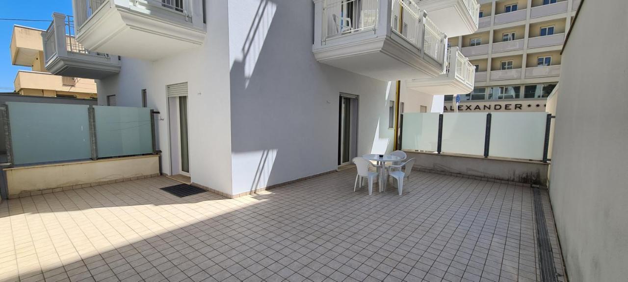 Rubino Apartments A 100Metri Dal Mare Riccione Bagian luar foto