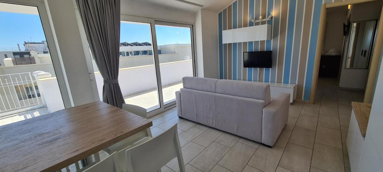 Rubino Apartments A 100Metri Dal Mare Riccione Bagian luar foto