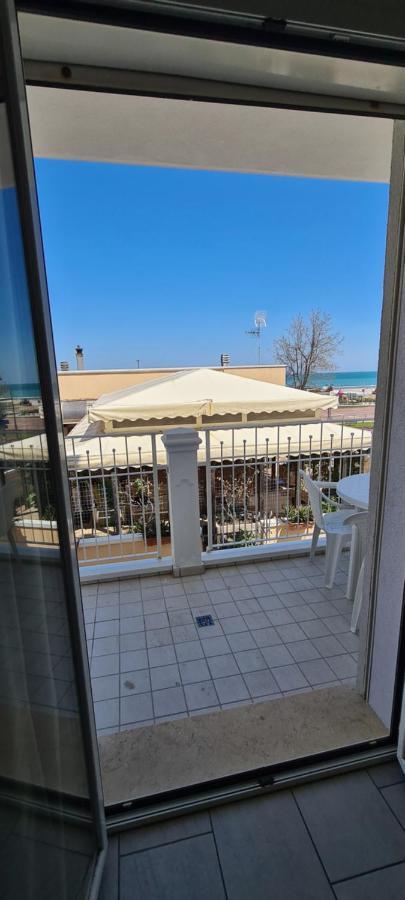 Rubino Apartments A 100Metri Dal Mare Riccione Bagian luar foto