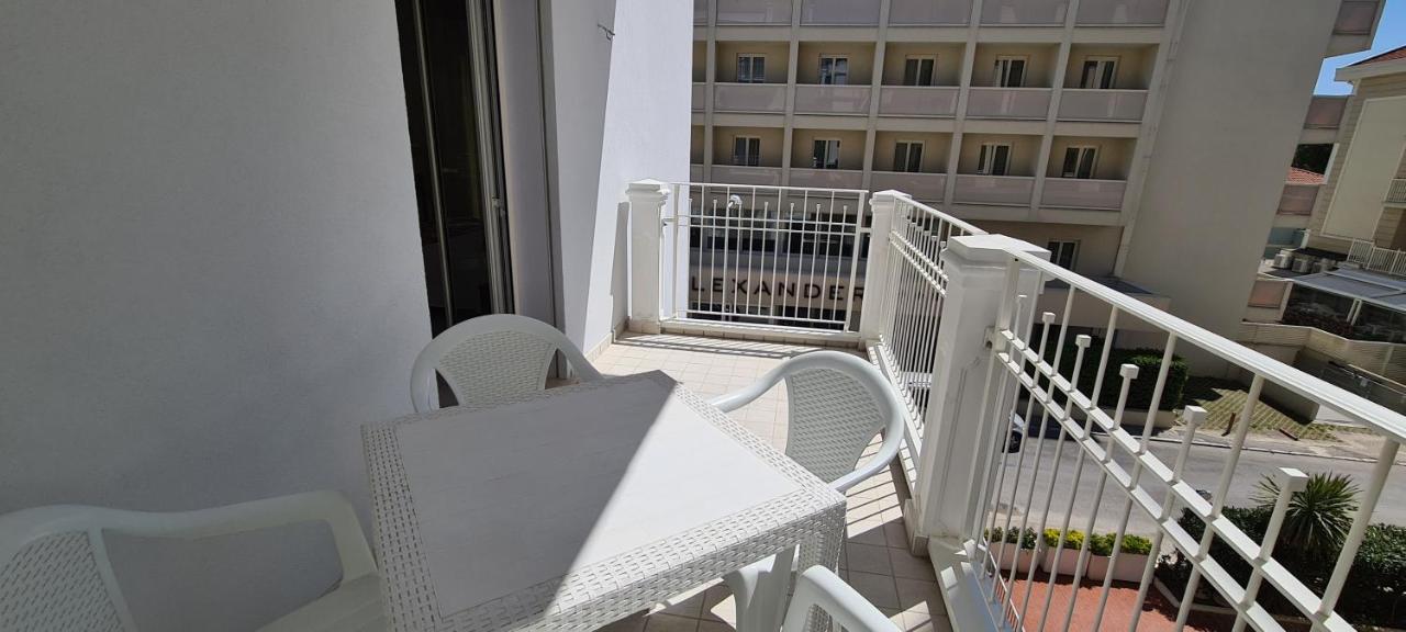Rubino Apartments A 100Metri Dal Mare Riccione Bagian luar foto