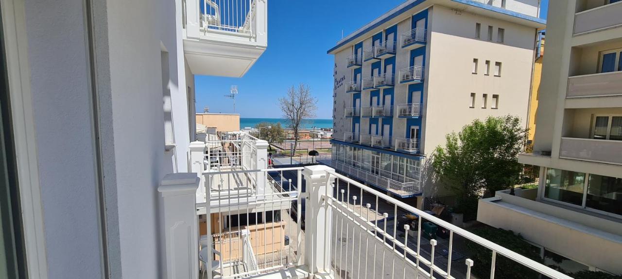 Rubino Apartments A 100Metri Dal Mare Riccione Bagian luar foto