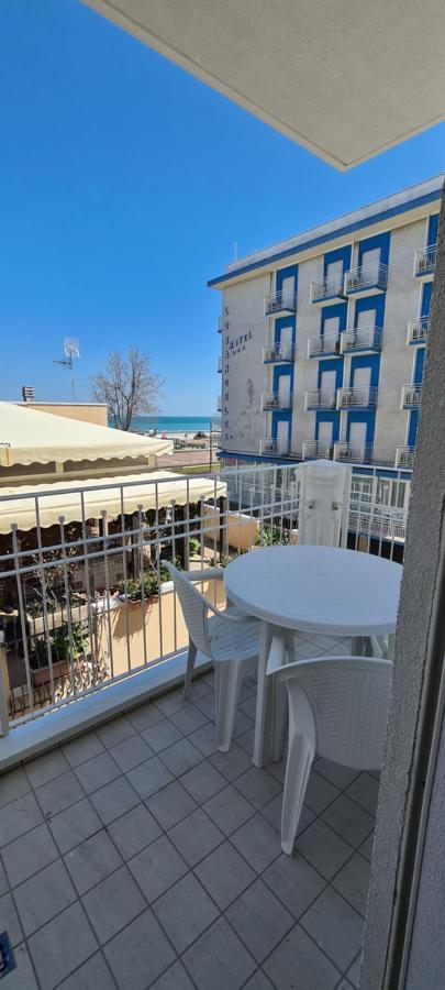 Rubino Apartments A 100Metri Dal Mare Riccione Bagian luar foto