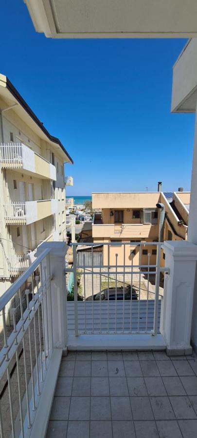 Rubino Apartments A 100Metri Dal Mare Riccione Bagian luar foto