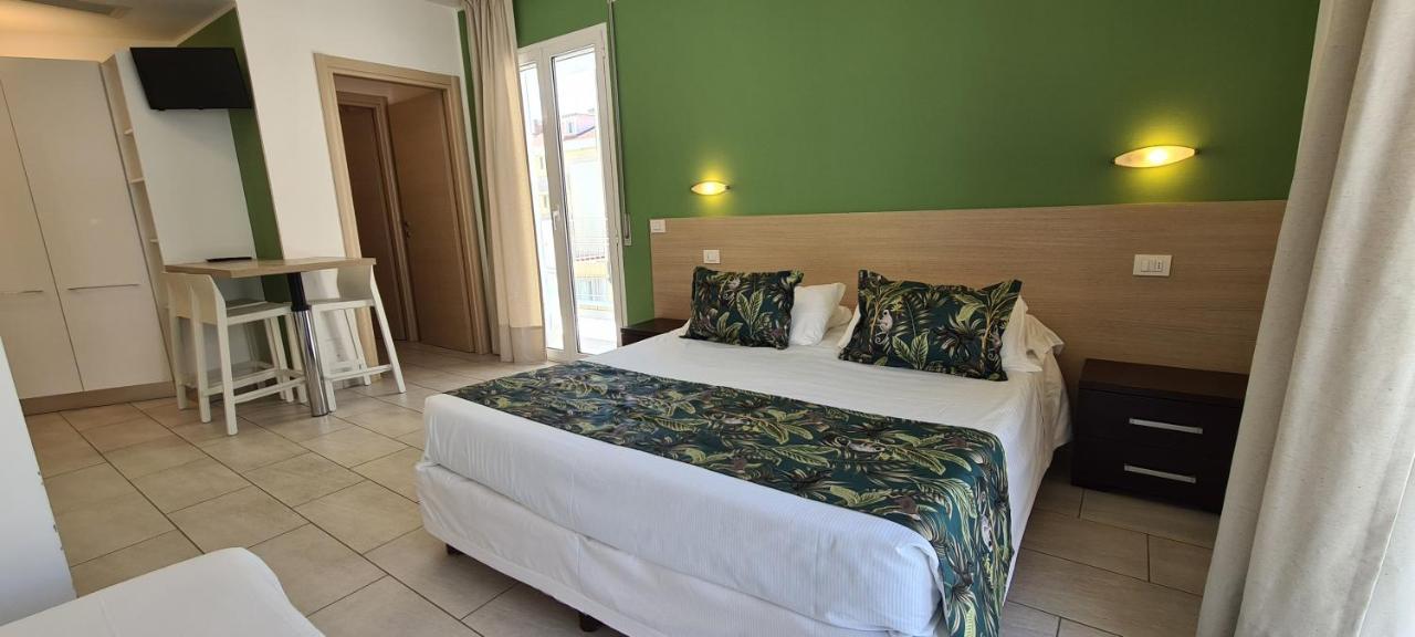 Rubino Apartments A 100Metri Dal Mare Riccione Bagian luar foto