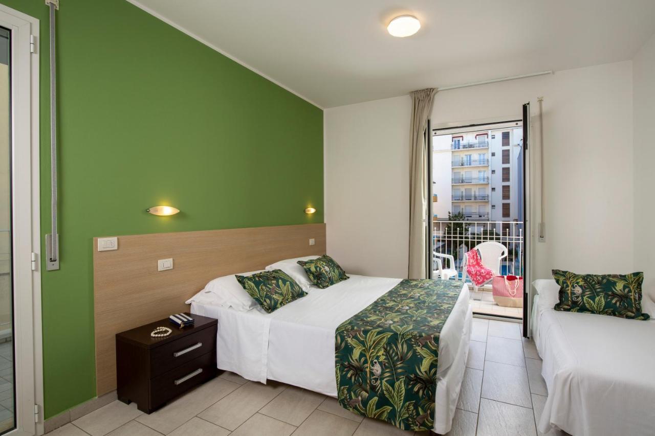 Rubino Apartments A 100Metri Dal Mare Riccione Bagian luar foto