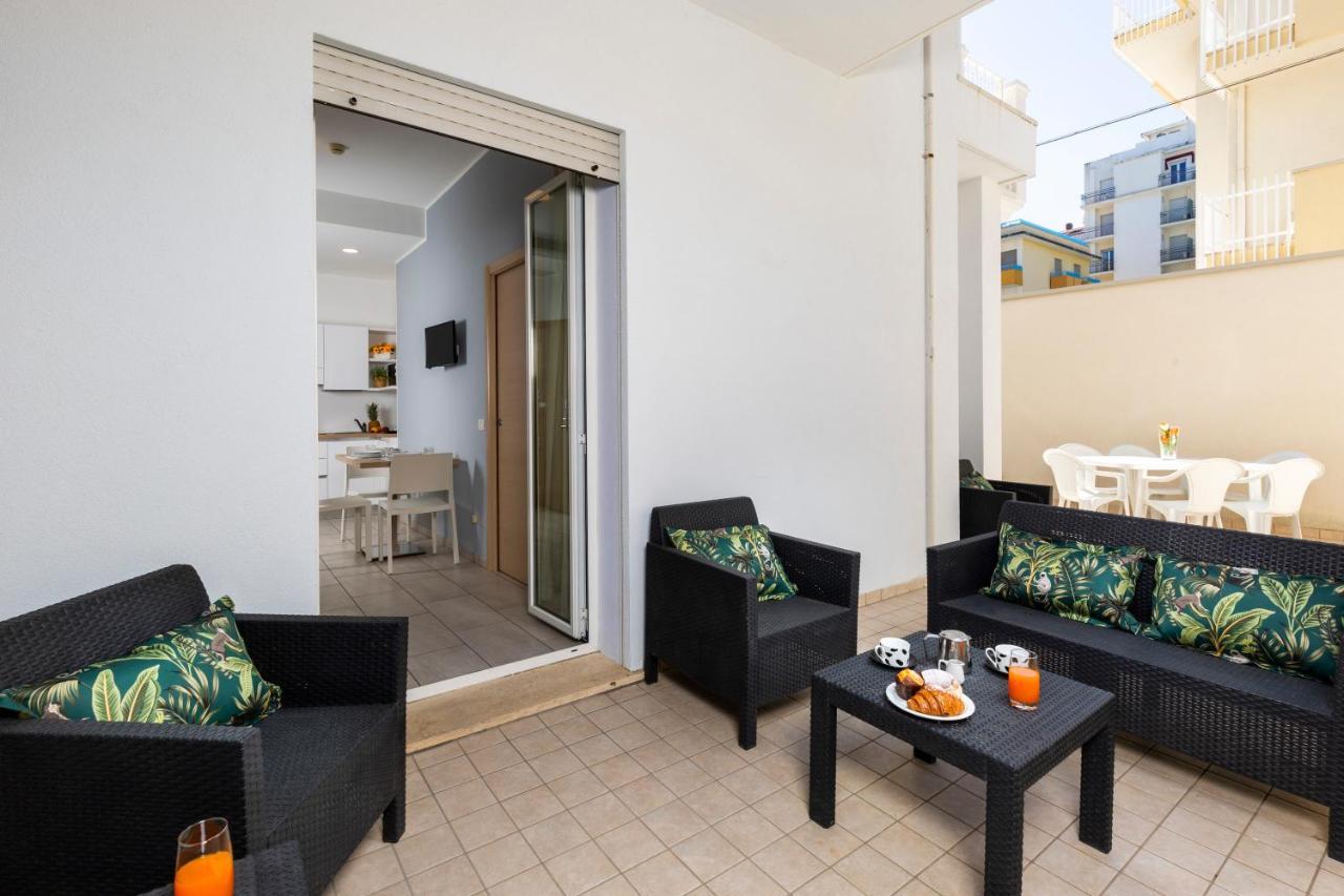 Rubino Apartments A 100Metri Dal Mare Riccione Bagian luar foto