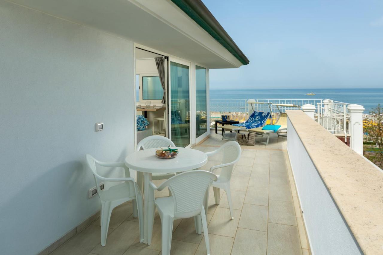 Rubino Apartments A 100Metri Dal Mare Riccione Bagian luar foto