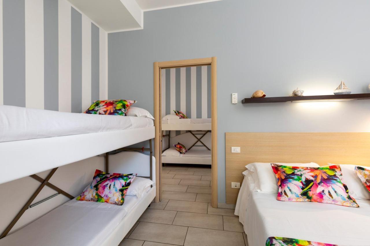 Rubino Apartments A 100Metri Dal Mare Riccione Bagian luar foto
