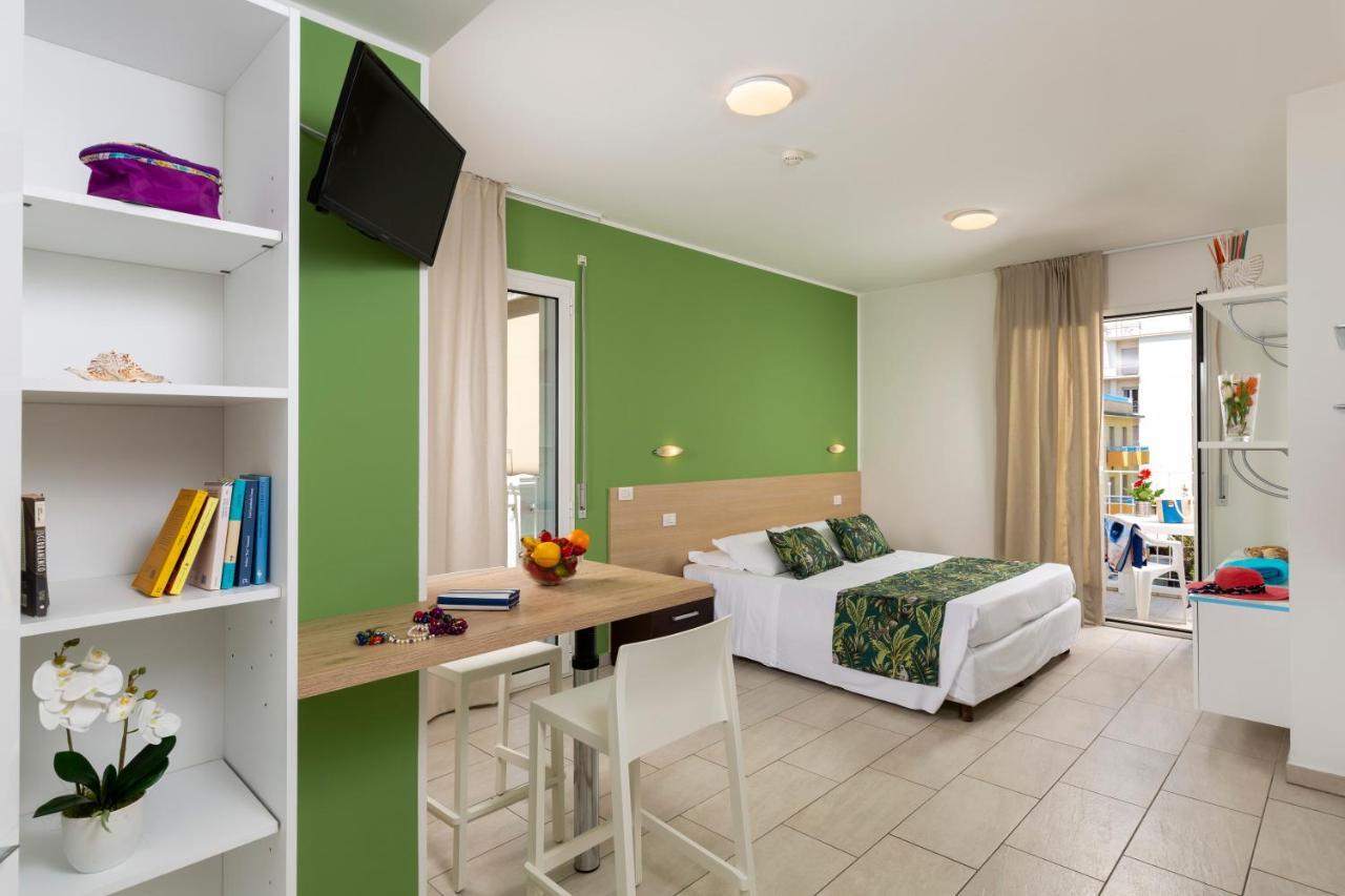 Rubino Apartments A 100Metri Dal Mare Riccione Bagian luar foto