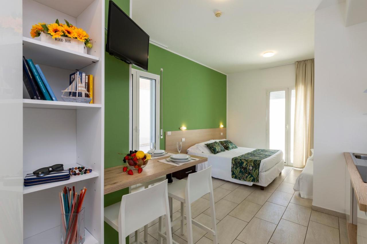 Rubino Apartments A 100Metri Dal Mare Riccione Bagian luar foto