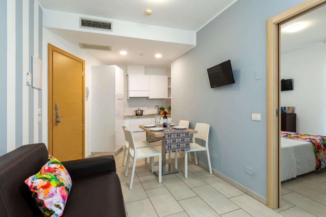 Rubino Apartments A 100Metri Dal Mare Riccione Bagian luar foto