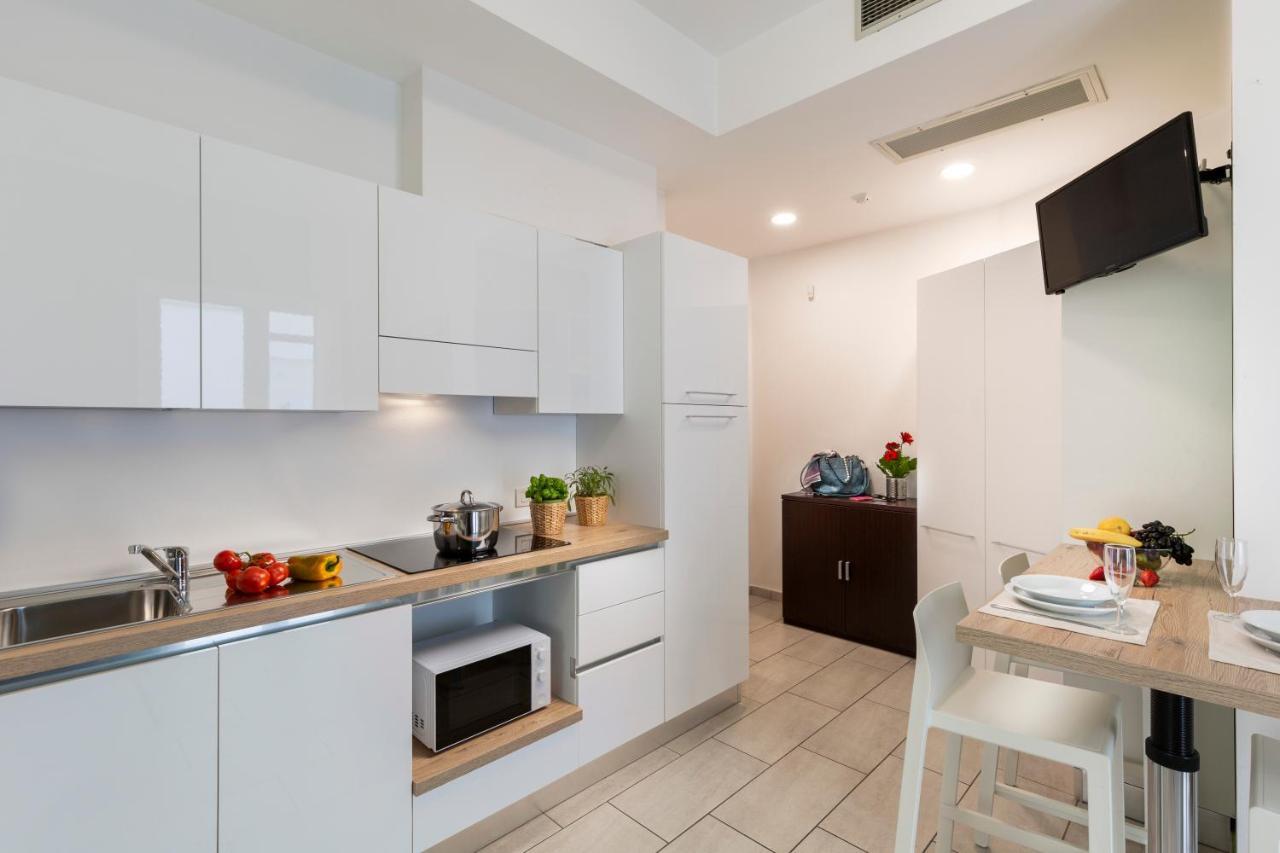 Rubino Apartments A 100Metri Dal Mare Riccione Bagian luar foto