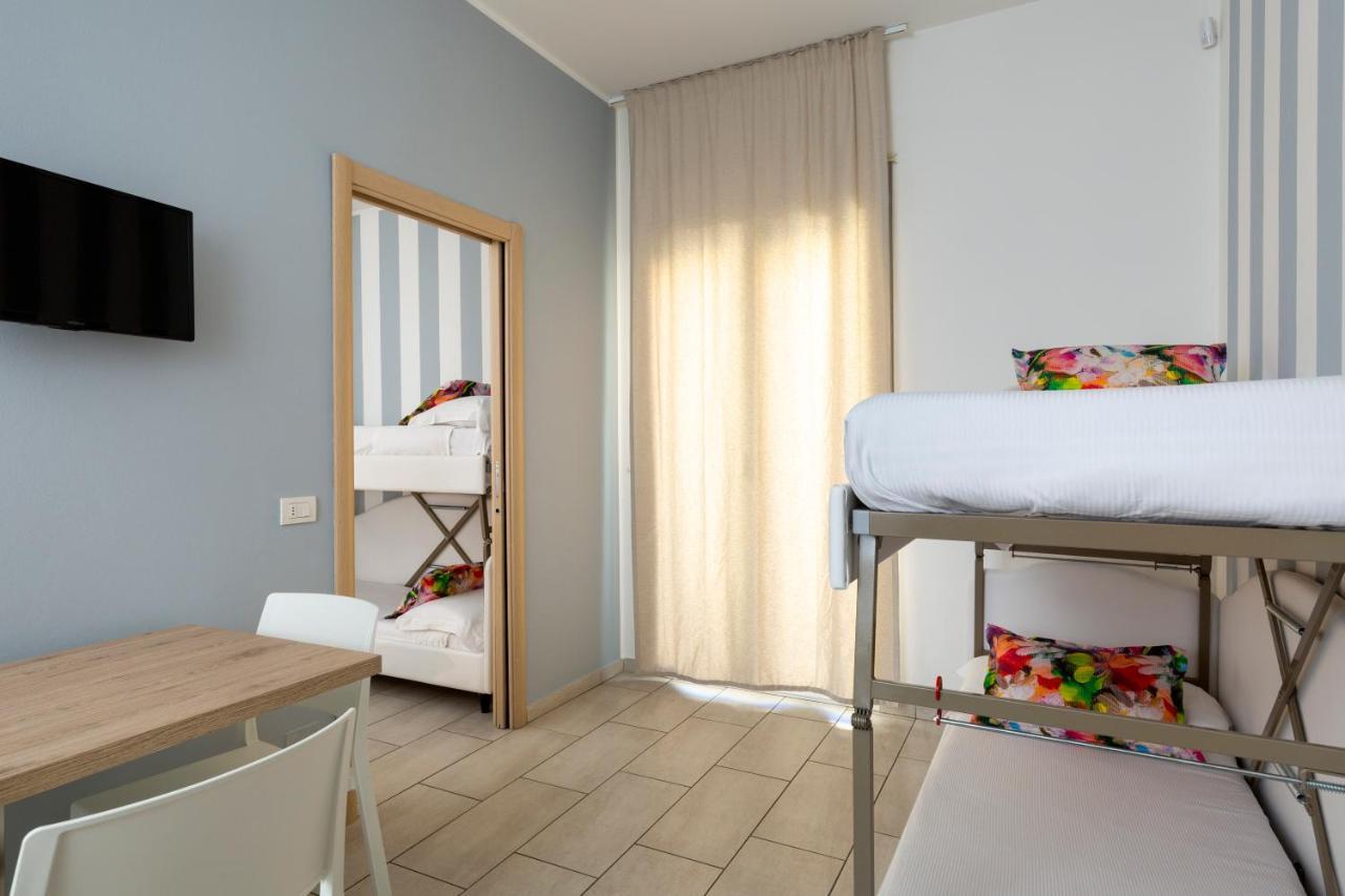Rubino Apartments A 100Metri Dal Mare Riccione Bagian luar foto